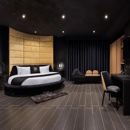 H (adults Only) 4*