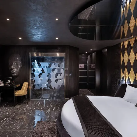 H (adults Only) 4*