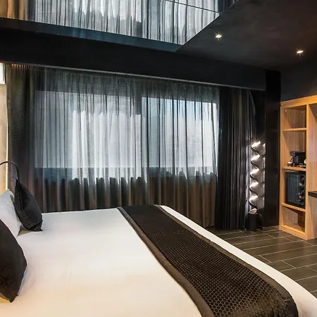 H (adults Only) 4*